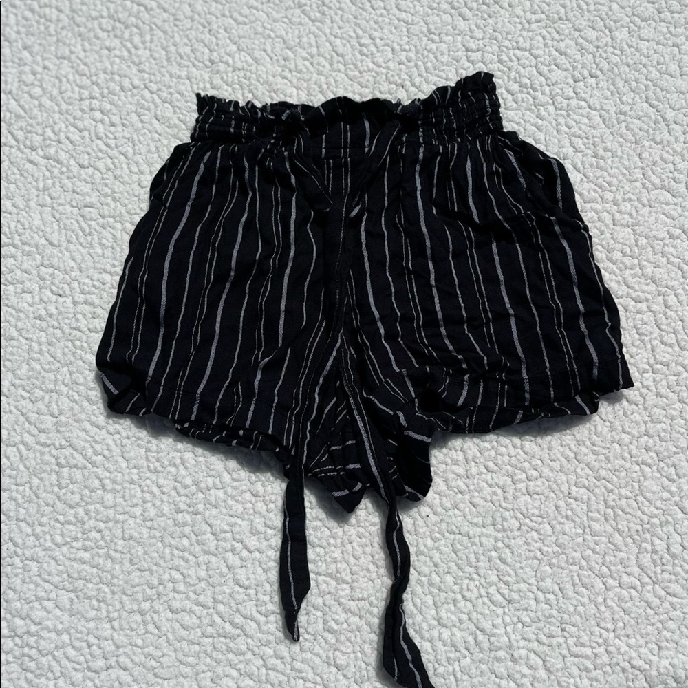 Hollister California Woman's Size Small Ultra High-Rise Black Shorts Stripped